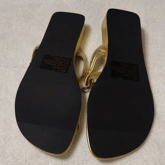 Vintage Women's, handbag and matching toe sandal in gold. - Picture 4 of 9